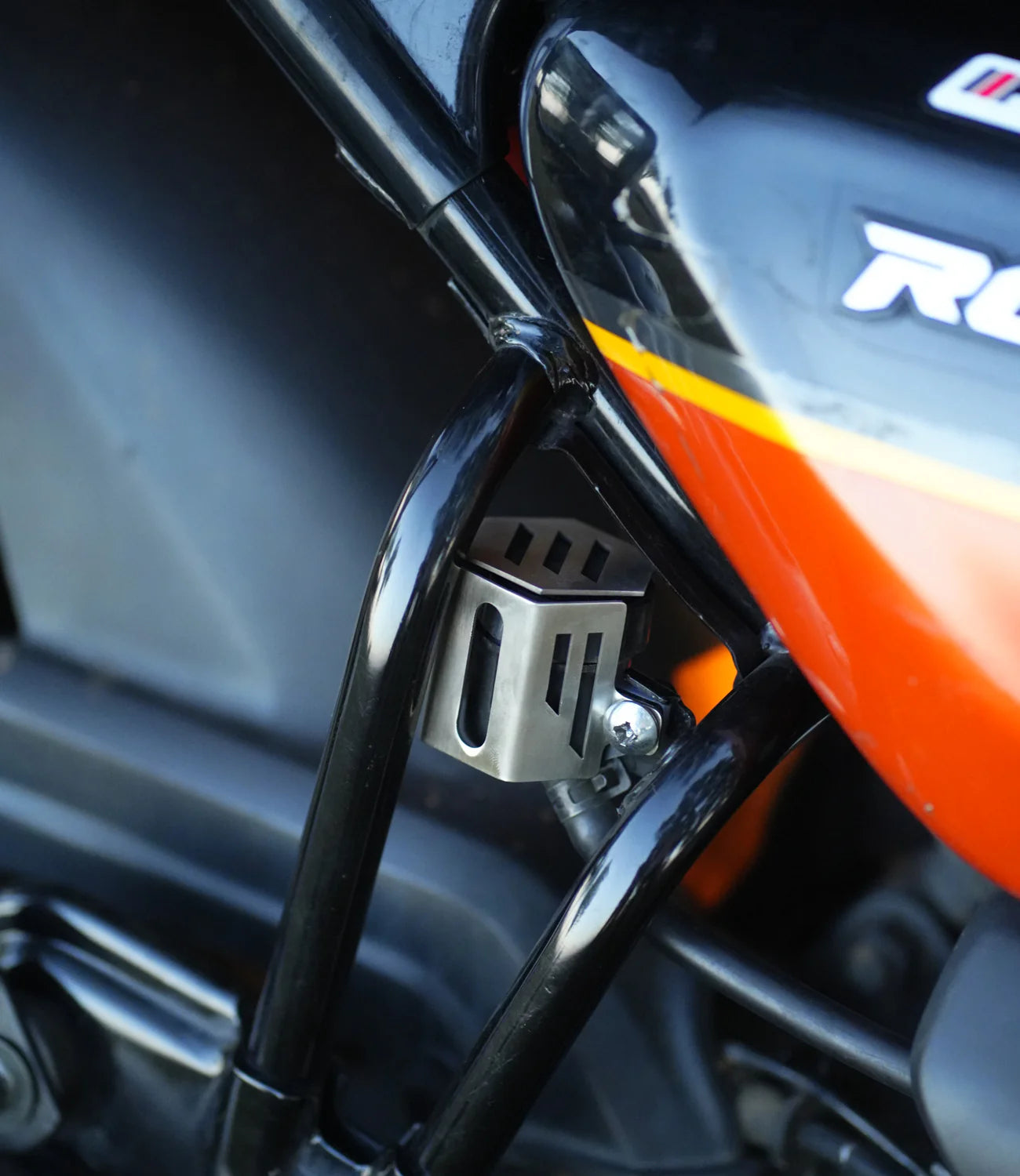 MOTO TORQUE TVS RONIN - RESERVOIR OIL GUARD (SS)