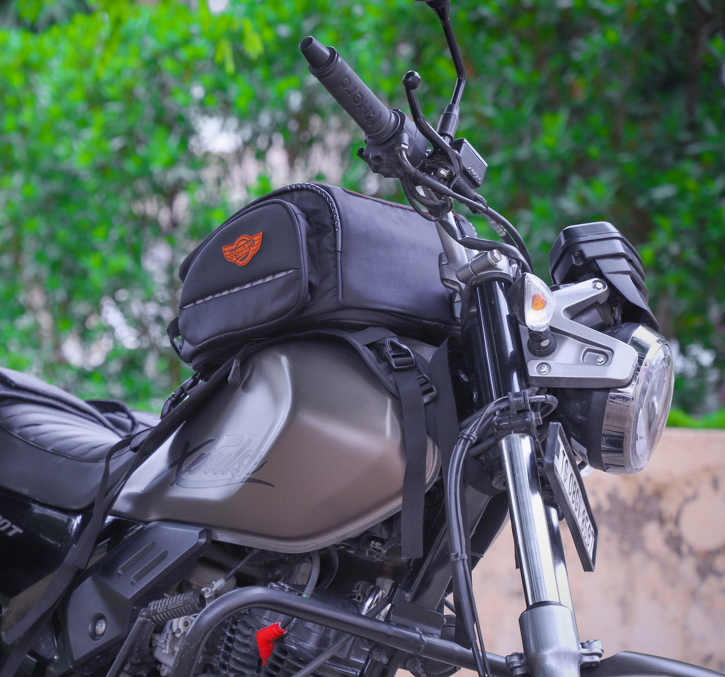 SHARK UNIVERSAL (NON-MAGNETIC) 28L TANK BAG WITH RAIN COVER