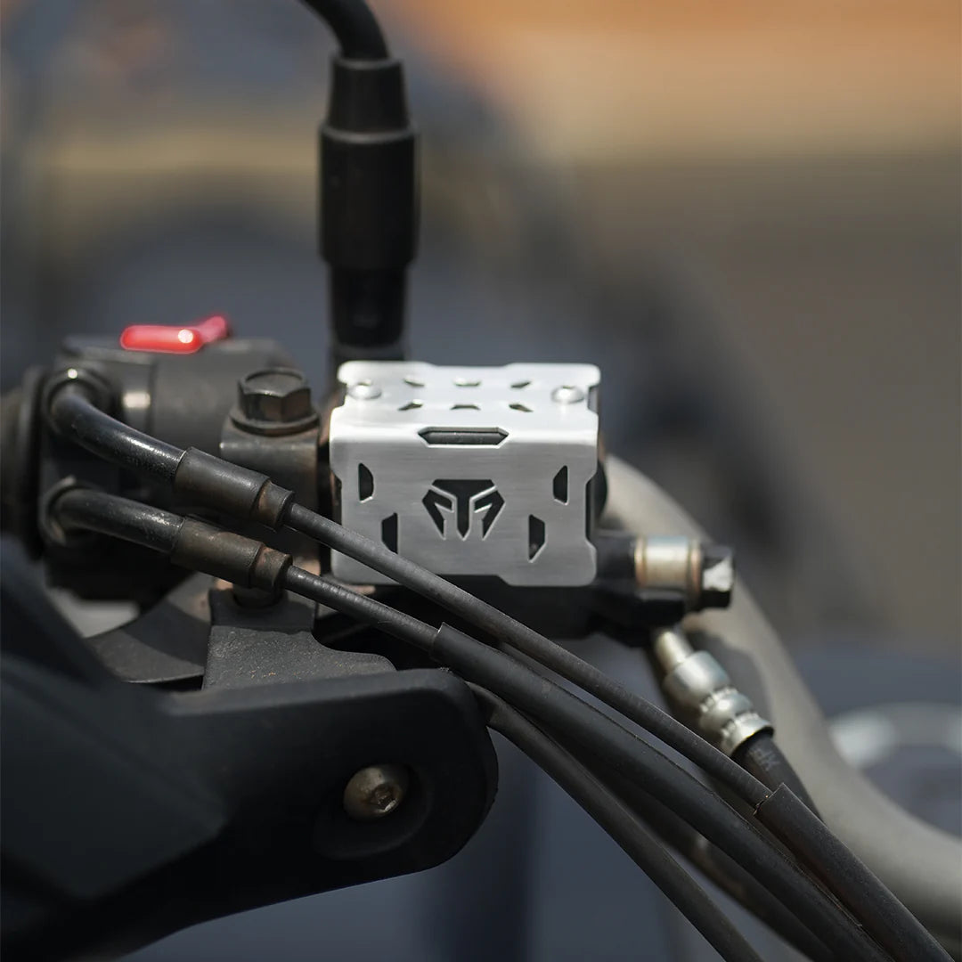 MOTO TORQUE FRONT MASTER CYLINDER GUARD (SS) HONDA CB 200X