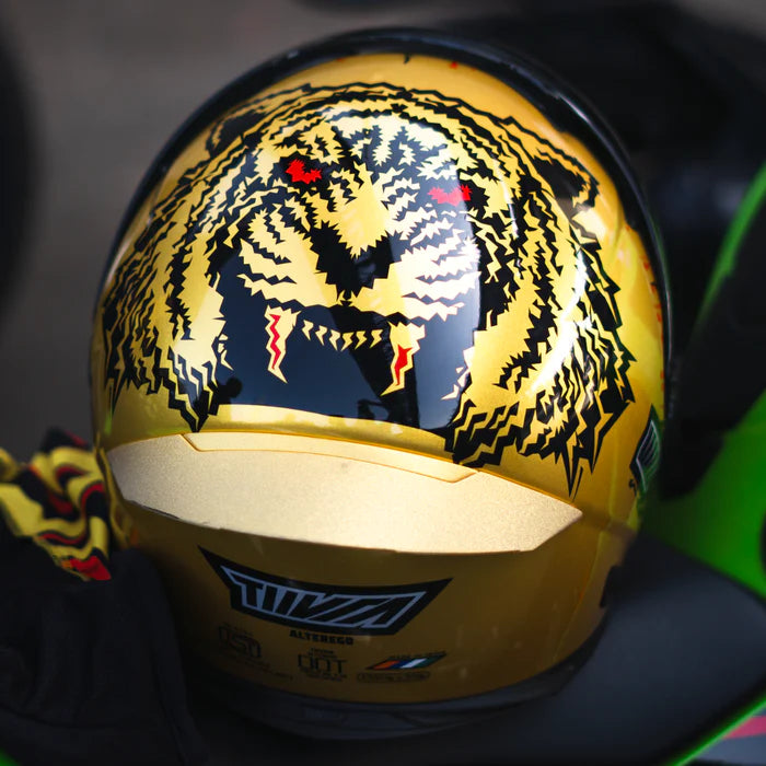 TIIVRA SABRE HELMET